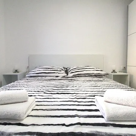 Frank בית הארחה