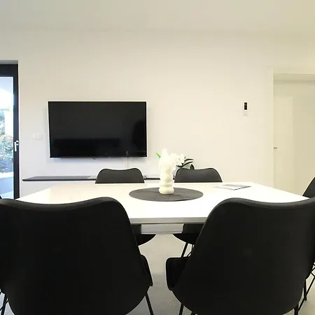 Frank בית הארחה 3*