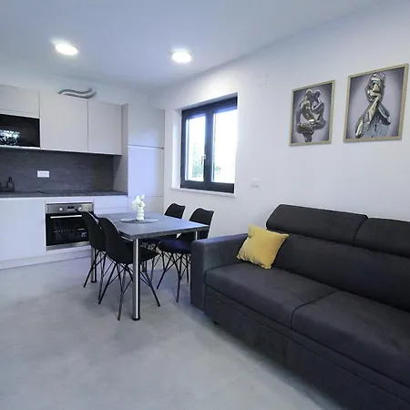 Frank בית הארחה 3*