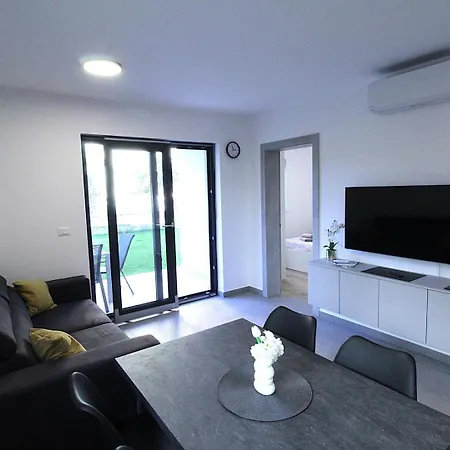 Frank בית הארחה זמברטיה