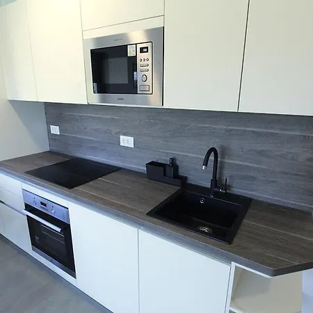 Frank בית הארחה