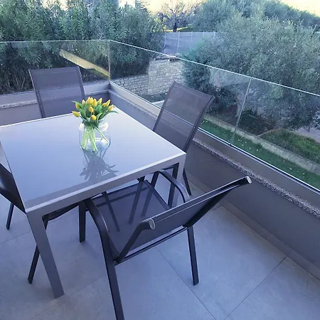 Frank בית הארחה זמברטיה