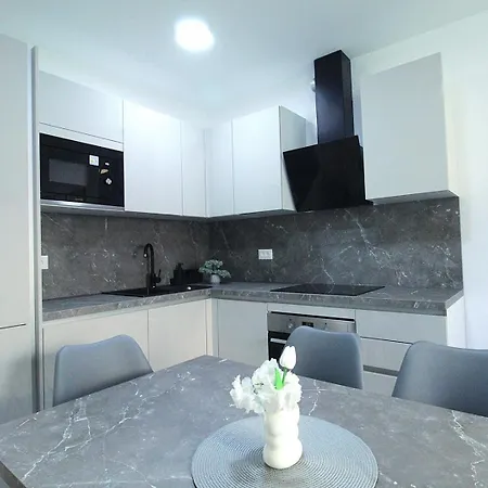 Frank בית הארחה זמברטיה