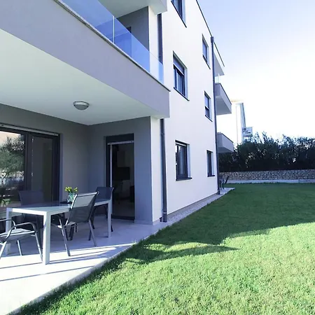 Frank Gostinjska kuća Zambratija (Istria)