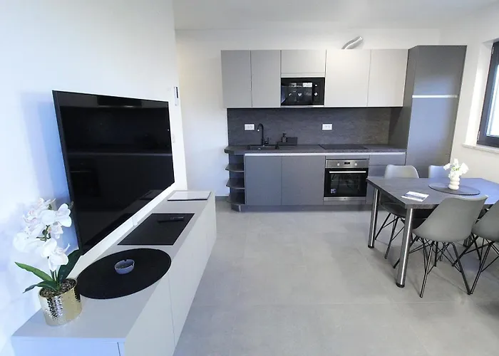 Frank Gostinjska kuća Zambratija (Istria)