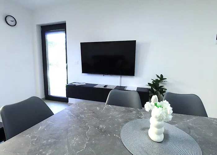 Frank Gostinjska kuća Zambratija (Istria)